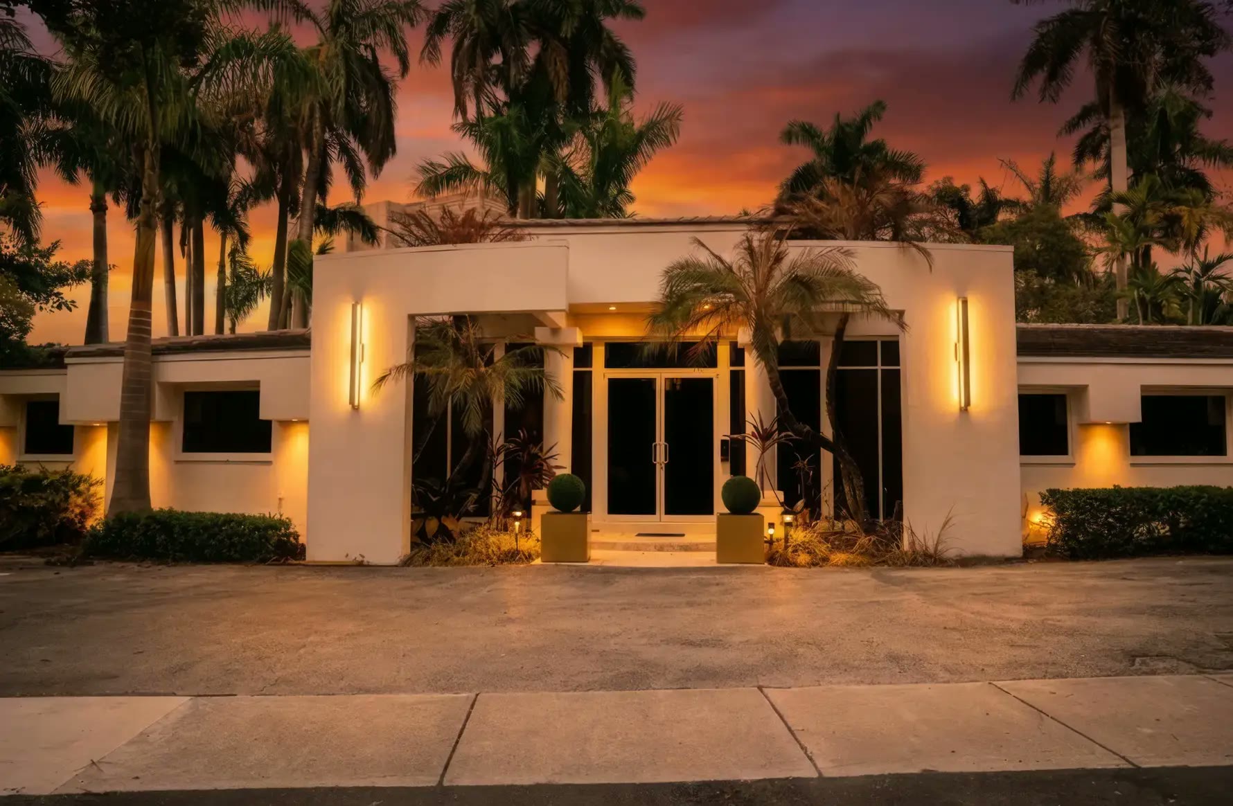 Iliet Salon Suites entrance at sunset